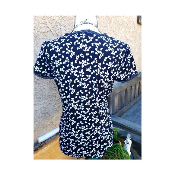 MK Hearts a Flutter blouse - Picture 2 of 4